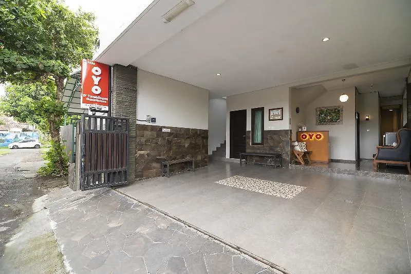 Oyo 2438 D' Tamblingan Guesthouse Kuta Selatan Hotel