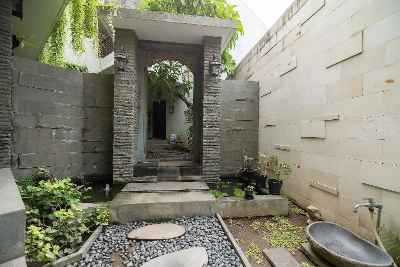 Oyo 2438 D' Tamblingan Guesthouse Kuta Selatan